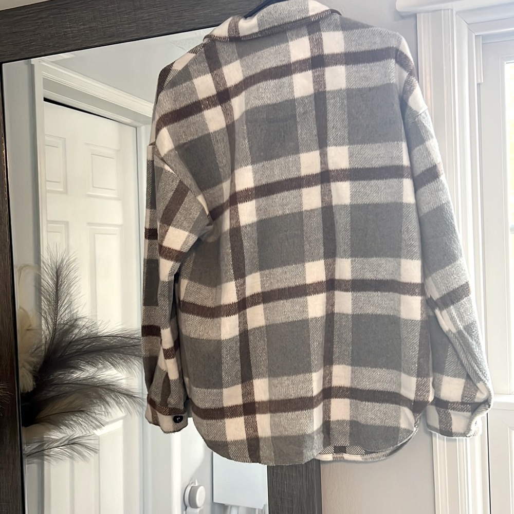 Woman’s Shacket - Picture 3 of 3